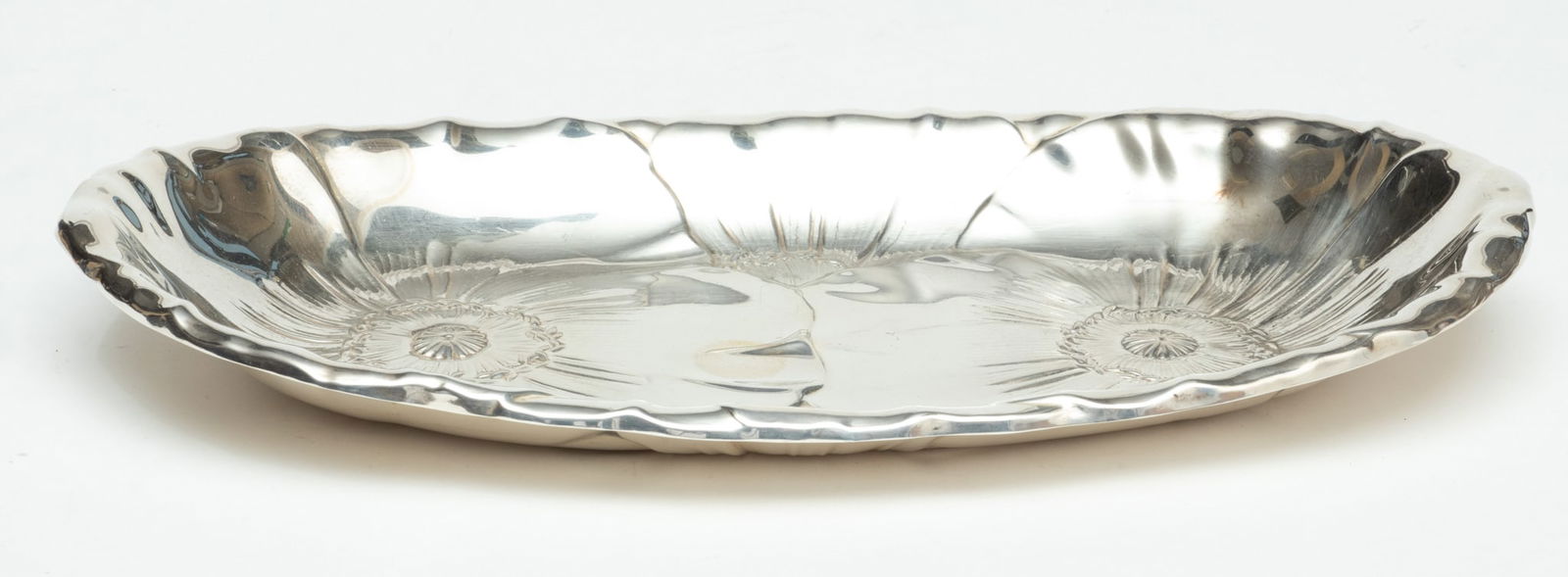 Wallace Silversmiths (American) 'Poppy' Sterling Silver Bread Tray, W 6.7" L 11.5" 10.67t oz: Wallace Silversmiths (American) 'Poppy' Sterling Silver Bread Tray, W 6.7" L 11.5" 10.67t oz | The bread tray boasts the 'Poppy' pattern. Bearing signature branding and hallmarks to the underside. Tot