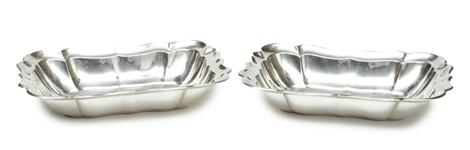 Sterling Silver Open Entree Dishes, Reed And Barton W 7.5" L 10.7" 29t oz 2 pcs: Sterling Silver Open Entree Dishes, Reed And Barton W 7.5" L 10.7" 29t oz 2 pcs | A pair. Show minimal use. #X 959. No monograms. jw Provenance: Property of a Bloomfield Hills, MI private collector.