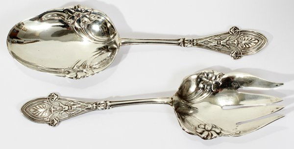 TIFFANY & CO. 'ITALIAN' PATTERN, STERLING SERVI: TIFFANY & CO. 'ITALIAN' PATTERN, STERLING SERVING SET, TWO PIECES, L 8":Including 1serving fork with four tines and 1 serving spoon, both with chased flowers at the bowl. The backs of the handles are