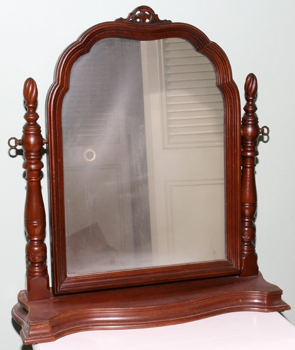 ANTIQUE STYLE MAHOGANY SHAVING MIRROR, H 21": ANTIQUE STYLE MAHOGANY SHAVING MIRROR, H 21", L 18":having turned spindle side supports, contoured footed base; Mid 20th century.