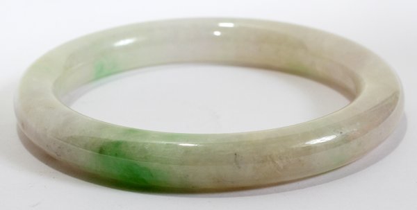 JADE BANGLE BRACELET: JADE BANGLE BRACELET:Pale green and opaque white.