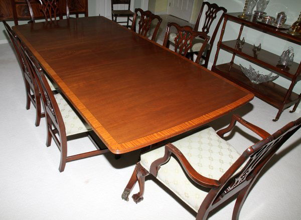 FEDERAL STYLE MAHOGANY DINING TABLE & SET OF CH: FEDERAL STYLE MAHOGANY DINING TABLE & SET OF CHAIRS (8), C. 1940, H 28", W 44", L 98":Including 1 double-pedestal dining table with satinwood banding, H.28", W.44", L.98" (with the three 9 1/2" leaves