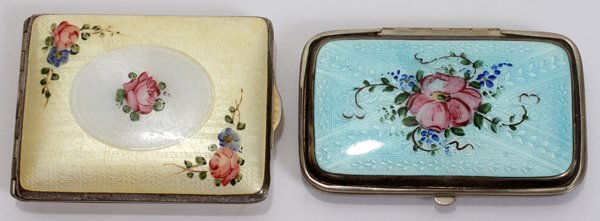 ENAMELED COMPACTS, EARLY 20TH CENTURY, TWO, L 2: ENAMELED COMPACTS, EARLY 20TH CENTURY, TWO, L 2":Including 1 yellow and 1 blue enameled compacts with floral designs. No apparent markings. Actual lengths are 2 1/4 " and 2 1/2 ".