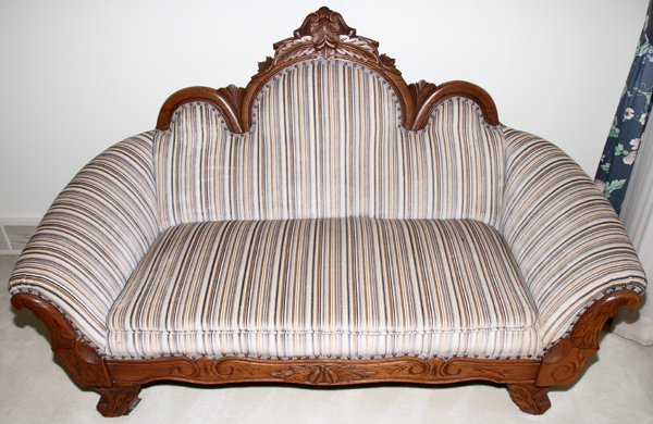 AMERICAN CARVED OAK SETTEE, LATE 19TH C., H 39": AMERICAN CARVED OAK SETTEE, LATE 19TH C., H 39", L 66":A scalloped rail with scroll and leaf crest, out scrolled arms and scroll feet.