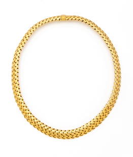 Tiffany & Co. (American) 18k Gold Woven Link Chain Necklace, W 0.5" L 17" 109g: Tiffany & Co. (American) 18k Gold Woven Link Chain Necklace, W 0.5" L 17" 109g | Impressed 750 and Tiffany & Co # 1995 with a safety catch on the clasp. Total weight: 109 grams. Provenance: Property