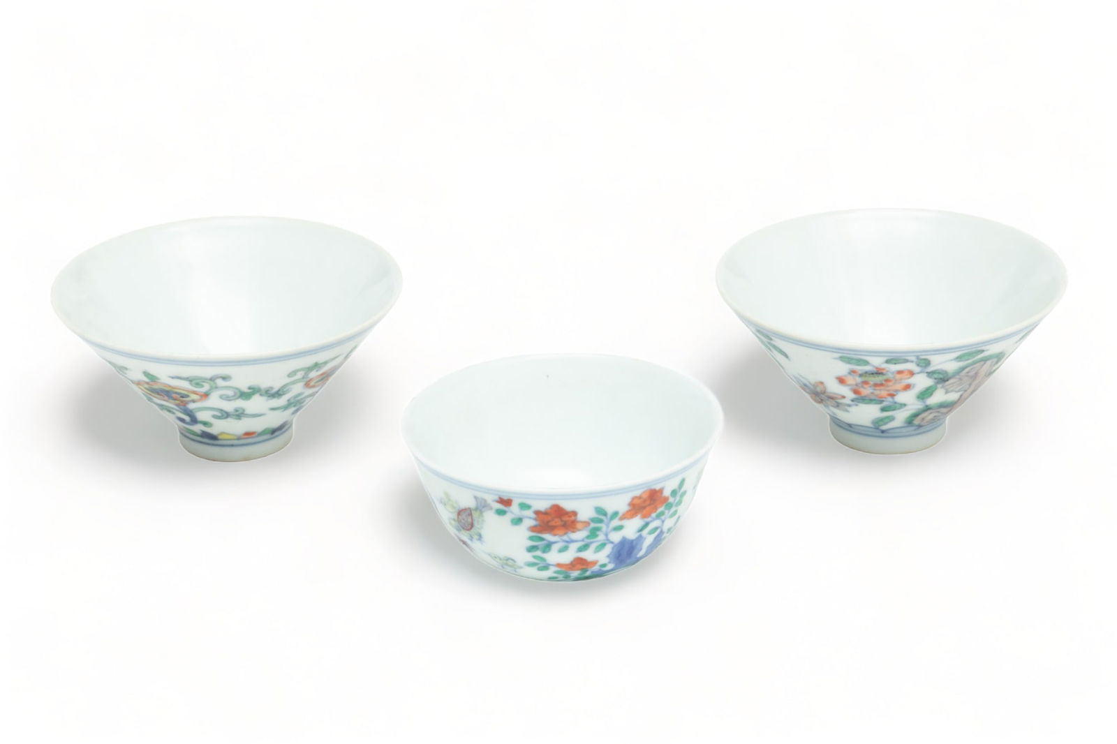 Chinese Wucai Porcelain Cups, 3 pcs (1 of 4)