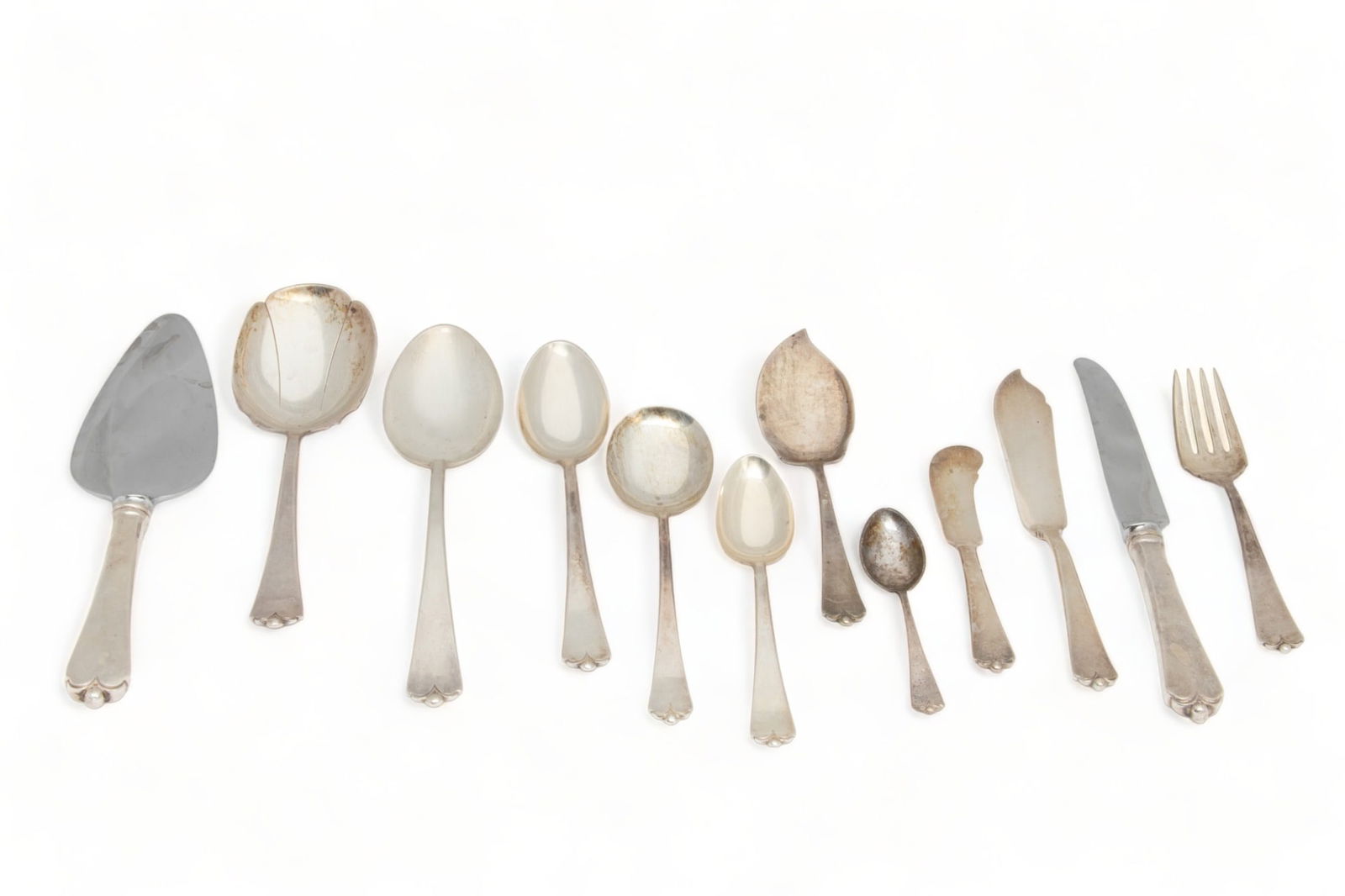 Wallace Silversmiths (American) Lotus Pattern Sterling Silver Flatware, 90 pcs: Wallace Silversmiths (American) Lotus Pattern Sterling Silver Flatware, 90 pcs | Including: 12 dinner forks, 11 salad forks, 12 knives, 11 butter knives, 1 master butter knife, 12 table spoons, 12 sou