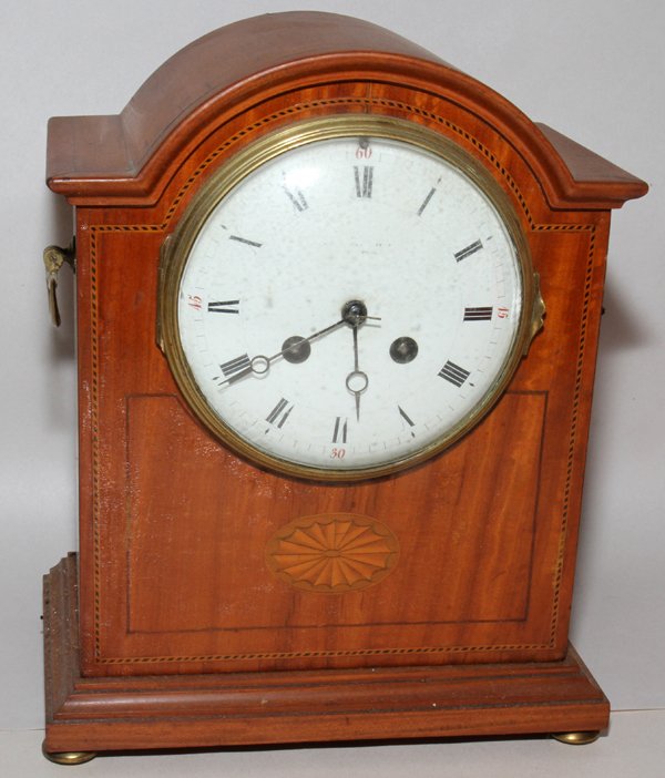 SATINWOOD INLAID MANTLE CLOCK, H 10", L 8": AMERICAN FEDERAL STYLE SATINWOOD INLAID MANTLE CLOCK, H 10", L 8":Having black diamond and string inlay as well as a medallion accenting the clock's case. The maker's name has worn away from the ename