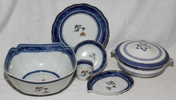 MOTTAHEDEH PORCELAIN DINNER SERVICE,: MOTTAHEDEH PORCELAIN DINNER SERVICE, SOCIETY OF CINCINNATI, 26 PIECES (SERVICE FOR SIX):Society of Cincinnati, including 6 dinner plates, Dia.9 1/4", 6 salad plates, 6 cups and 6 saucers, as well as 1