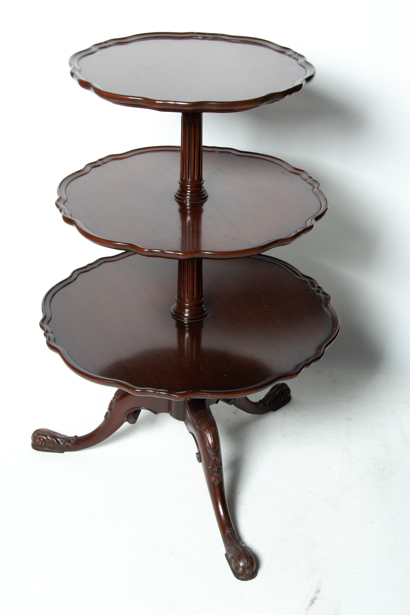 IMPERIAL FURNITURE CO. MAHOGANY CHIPPENDALE STYLE 3 TIER TABLE C 1940 H 32" DIA 21" (1 of 3)
