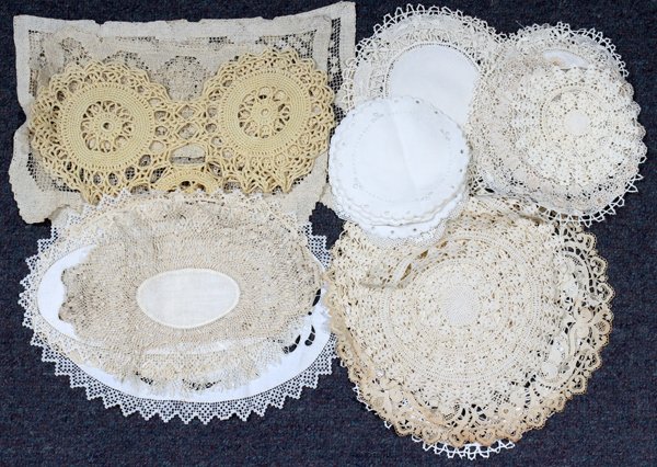 LACE DOILIES, 44 PCS.: LACE DOILIES, 44 PCS.:Various circular, rectangular and oval.