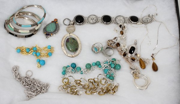 STERLING SILVER JEWELRY, 21 PIECES: STERLING SILVER JEWELRY, 21 PIECES:1 silver/black onyx bracelet, 4 silver bracelets with marcasite, 1 silver bracelet thin, 1 silver necklace thin, 1 silver/green turquoise ring, 1 silver/green turquo
