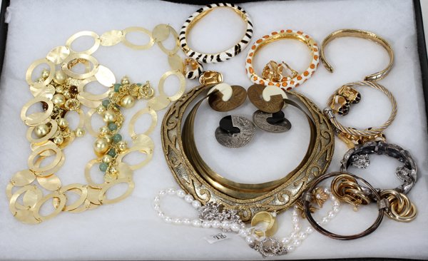 COSTUME JEWELRY: COSTUME JEWELRY:10 pair earrings, 3 necklaces, 2 choker, 8 bracelets, 1 ring, Kenneth Jay Lane, RL Brazin, Napier, Esposito