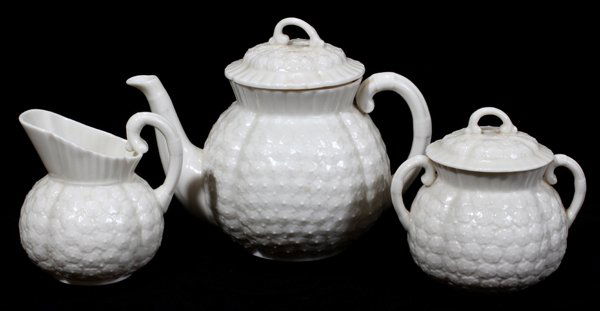 LENOX LIMITED EDITION 'HAWTHORNE' TEA SET, 3: LENOX LIMITED EDITION 'HAWTHORNE' TEA SET, THREE, H 4" - 6":Including 1 creamer, 1 covered sugar bowl, and 1 teapot. Heights range from 4" - 6 1/2".