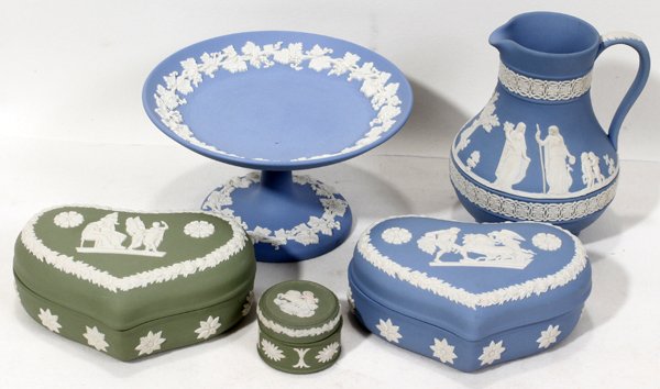 WEDGWOOD GREEN & BLUE JASPERWARE TABLE WARE,: WEDGWOOD GREEN & BLUE JASPERWARE TABLE WARE, 20TH CENTURY, FIVE PIECES, H 1" - 5":Green pieces include 1 small round box and 1 heart shaped box with 3 blue pieces including 1 compote, 1 pitcher and 1
