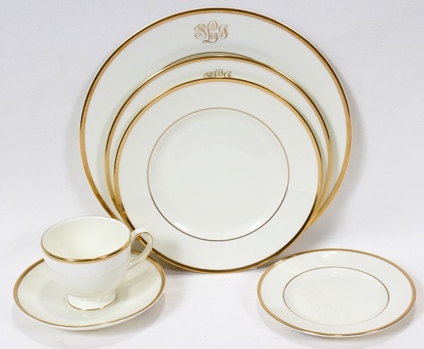 WEDGWOOD PORCELAIN DINNER SERVICE MAJESTY GOLD: WEDGWOOD PORCELAIN DINNER SERVICE "MAJESTY GOLD", 80 PCS:12 dinner plates, dia. 10 3/4" 12 salad plates, Dia. 8 1/4"; 12 bread & butters, dia. 6"; 12 cups, 12 saucers; 12 luncheon plates, plates, mono