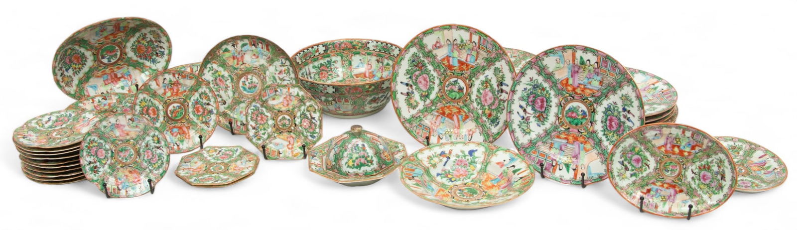Chinese Rose Medallion Export Porcelain Dinner Service, Ca. 18/19/20th C., 45 pcs (1 of 7)