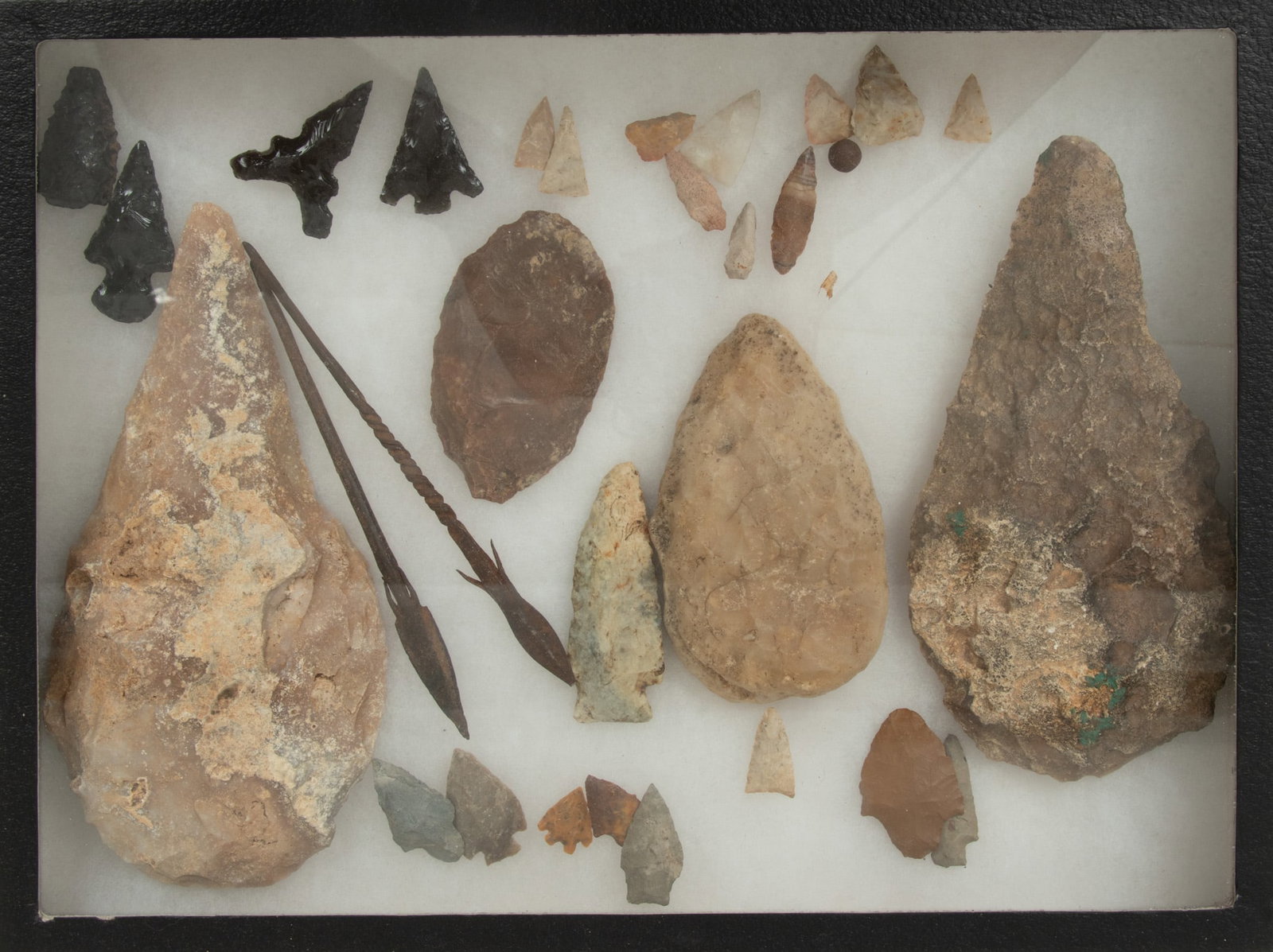 American Indian Stone Points, Scrapers & Knives + Iron Spears & Lead Rifle Ball, 30 pcs: American Indian Stone Points, Scrapers & Knives + Iron Spears & Lead Rifle Ball, 30 pcs | the American Indian stone artifacts measure L 7/8"-9". the two iron spears measure L 7.25". the rifle ball mea