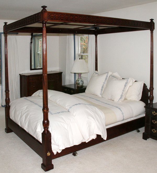 HENREDON MAHOGANY DOUBLE POSTER BED: HENREDON MAHOGANY DOUBLE POSTER BED, H 84", W 64":With canopy. Beautiful mellow patina, detail carving. 7 boards support canopy. Removed from a Lake Angeles Shores, Mi. home.