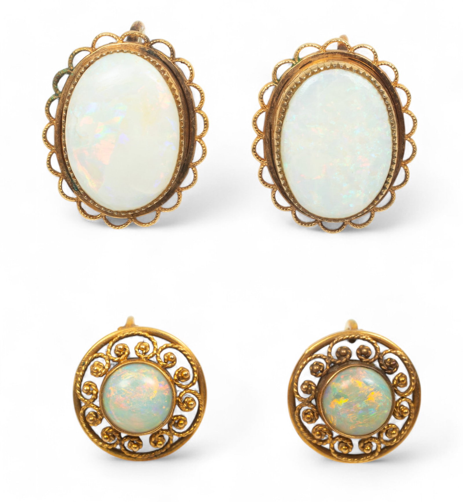Opal Earrings Ca. 1920, 11g 2 Pairs: Opal Earrings Ca. 1920, 11g 2 Pairs | Screw backs. Gold plate. Oval white opal with faint green - pink. Small button earrings with cabochon opals: blue to pink. Provenance: Property from a Plymouth, M
