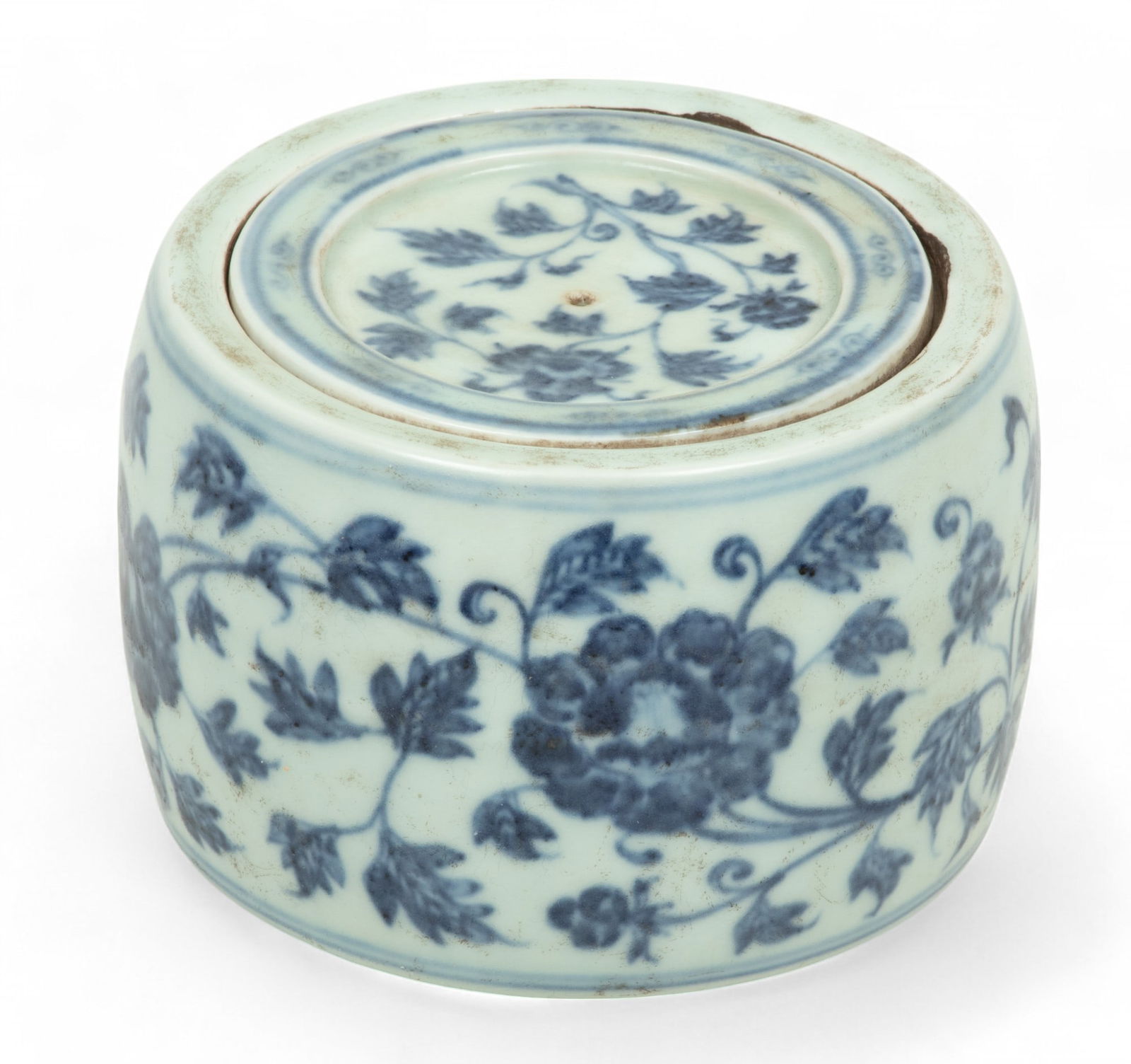 Chinese Porcelain Blue And White Covered Jar H 3.7" Dia. 5": Chinese Porcelain Blue And White Covered Jar H 3.7" Dia. 5" | Inset cover. Drum form.
