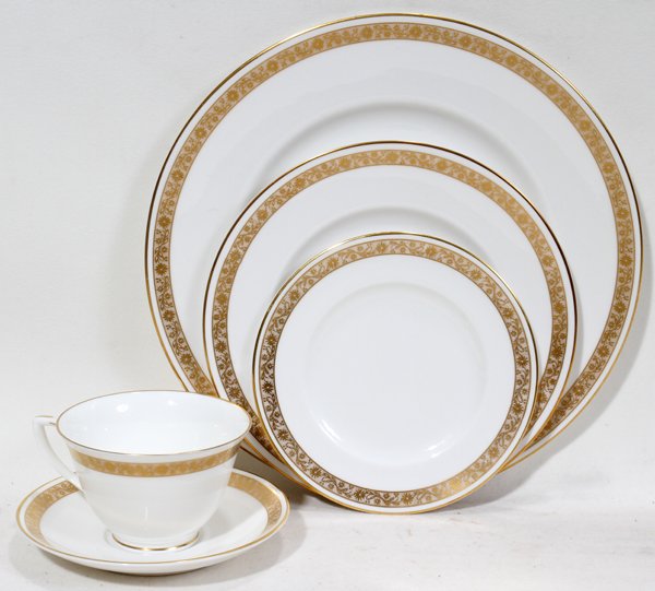 ROYAL WORCESTER PORCELAIN DINNER SERVICE: ROYAL WORCESTER 'GOLDEN ANNIVERSARY" PORCELAIN DINNER SERVICE, TWENTY-THREE PIECES:Service includes six each of dinner plates Dia 10 1/2", bread and butter, salad; five cups and saucers with one addit