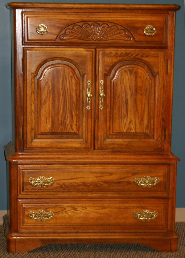 CONTEMPORARY OAK BEDROOM FURNITURE, FIVE PCS: CONTEMPORARY OAK BEDROOM FURNITURE, FIVE PIECES:Including 1 wardrobe, H.60" x 41" x 20", 1 dresser, H.32" x 74" x 21", with 1 mirror, H.51" x 58" overall, and 2 nightstands, H.24" x 27" x 17".