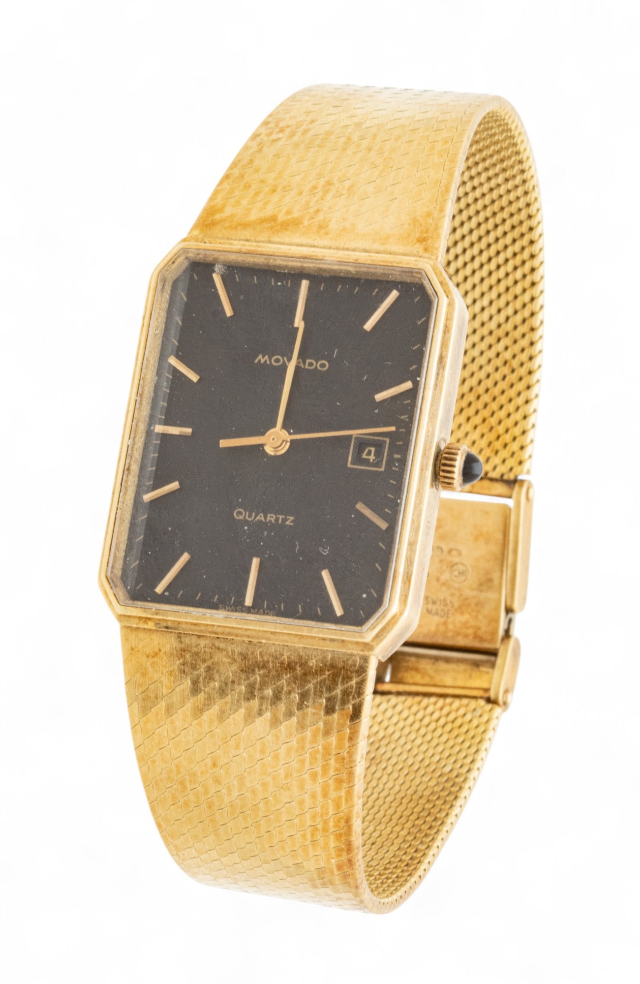 Movado (Swiss) 14k Yellow Gold Wristwatch: Movado (Swiss) 14k Yellow Gold Wristwatch The case measures approximately H 26.3mm x W 21mm. The bezel measures approximately H 29mm x W 23.6mm. The dial with notched hour and minute markers. The wind