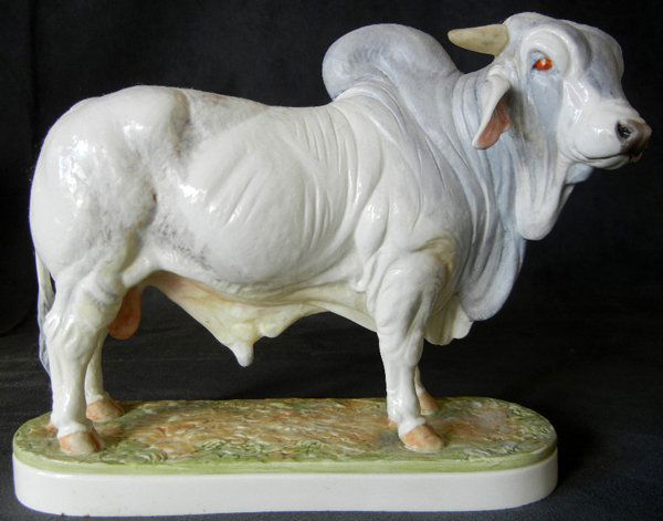 DORIS LINDNER ROYAL WORCESTER MODEL BRAMHAM BULL: DORIS LINDNER ROYAL WORCESTER WORKING MODEL BRAMHAM BULL, H 8", L 9 1/2":Grey/white.