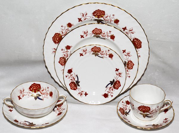 ROYAL CROWN DERBY 'BALI' PORCELAIN DINNER SET: ROYAL CROWN DERBY 'BALI' PORCELAIN DINNER SET, 81 PIECES, SERVICE FOR TEN:Including 10 dinner plates, Dia. 10 1/2", 12 salad plates, 12 bread-and-butter plates, 12 cream soup bowls with 12 stands, 11 