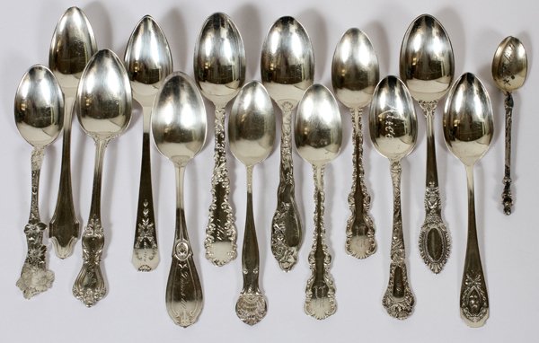 AMERICAN STERLING TEASPOONS & STERLING SPOON: AMERICAN STERLING TEASPOONS (13), LATE 19TH-EARLY 20TH C., & ENGLISH STERLING SOUVENIR SPOON:American sterling silver teaspoons by Alvin, International, Reed & Barton, Wallace Silversmiths, Whiting, a