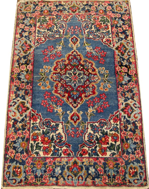 KERMAN PERSIAN RUG, C. 1920: KERMAN PERSIAN RUG, C. 1920, 3' 0" X 2' 0":