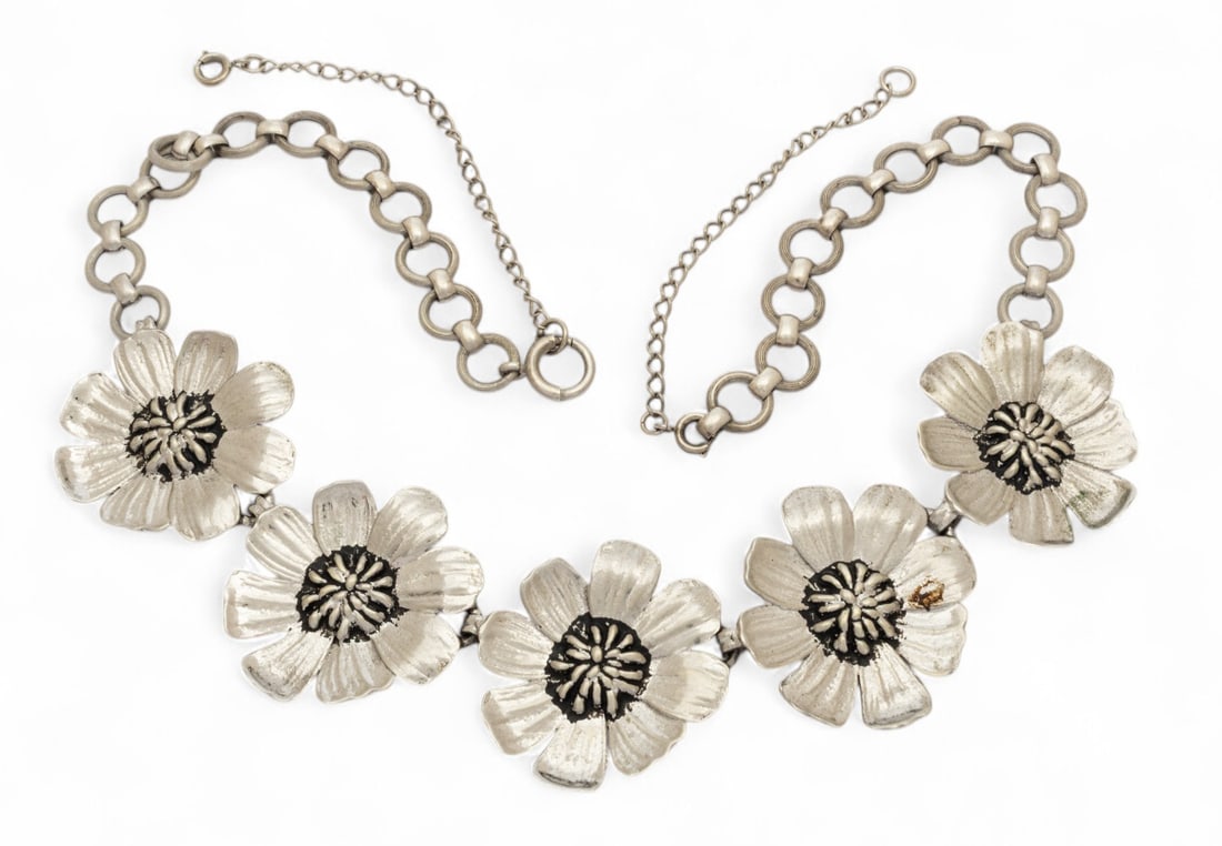 Taylord Sterling Silver Sunflower Necklace L 22" 52 g 1 PC: Taylord Sterling Silver Sunflower Necklace L 22" 52 g 1 PC Vintage with five large flowers. Signed Taylord and Sterling. Provenance: Property from a Bloomfield Hills, MI private collector. Dimensions