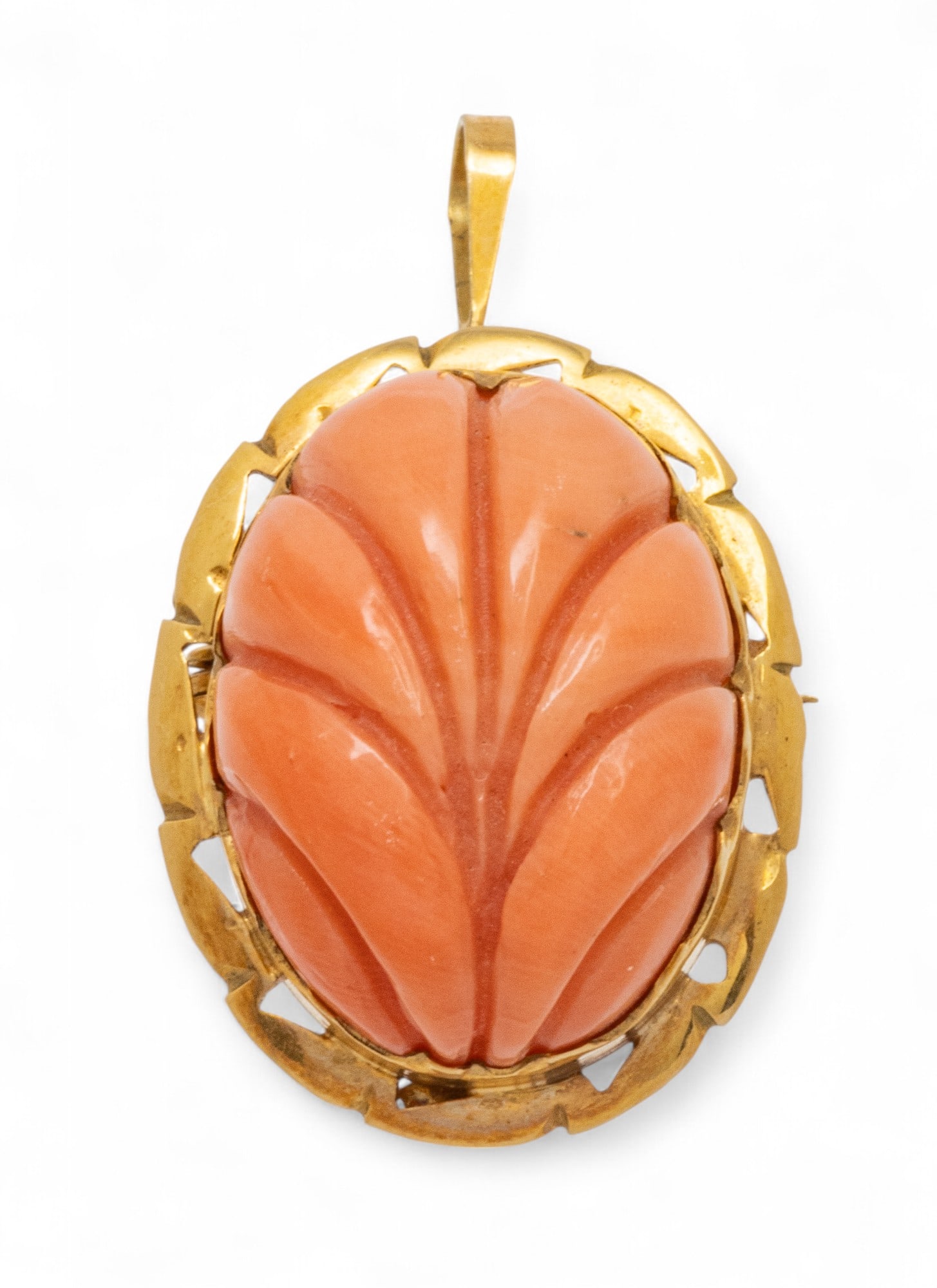 18k Yellow Gold Coral Shell Motif Brooch or Pendant H 1" 7 g 1 PC: 18k Yellow Gold Coral Shell Motif Brooch or Pendant H 1" 7 g 1 PC Oval shape coral. Impressed 750 and 585. Provenance: From a Santa Fe, New Mexico and former Commerce Township, MI collector Dime