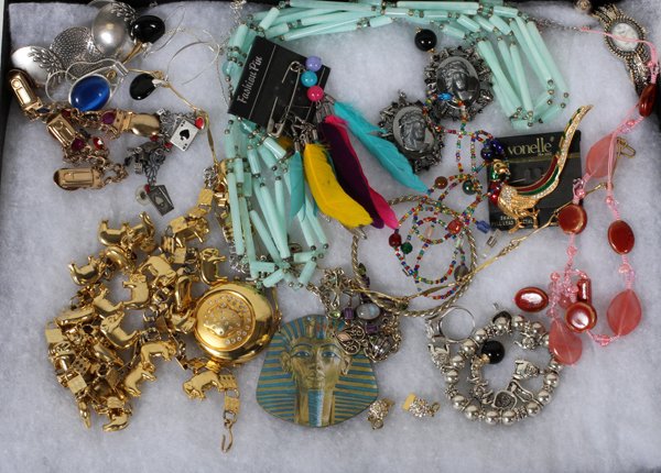 SWAROVSKI VIVANI LAUDER L.J.M COSTUME JEWELRY: SWAROVSKI VIVANI LAUDER L.J.M COSTUME JEWELRY WRIST WATCH,EARRINGS,BROACHES BRACELETS,NECKLACE, 20+:Costume Designers Jewelry. Swarovski Broach Pheasant (Bird) 3" Long x 2"HIGH,(1). - - Signed Vivani 
