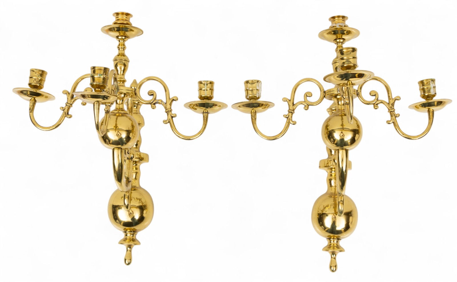 English Georgian Style Brass Four Light Sconces 1900-1920, H 17" W 14.25" 2 PCS: English Georgian Style Brass Four Light Sconces 1900-1920, H 17" W 14.25" 2 PCS Single arm supports branch with center candlestick with three candlesticks extending from the central support. Never ele