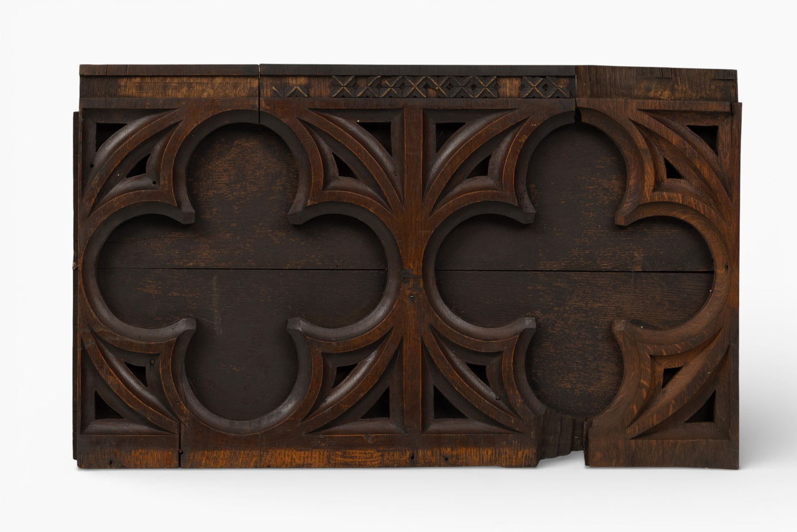 City of Detroit III Carved Oak Panel 1911, H 17.75" W 28.5": City of Detroit III Carved Oak Panel 1911, H 17.75" W 28.5" City of Detroit III Great Lakes Passenger Ship, built 1911- Dismantled 1956. Wall mountable. Dimensions: H 17.75" W 28.5"