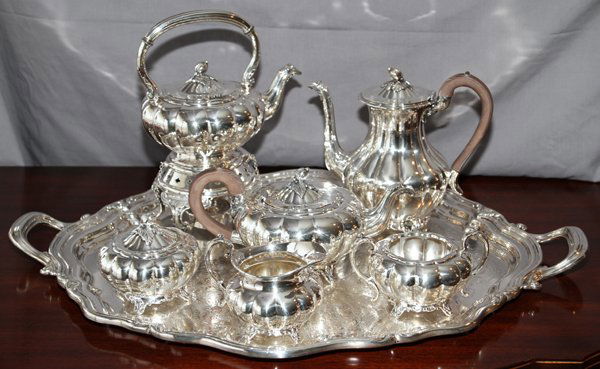SILVER PLATE TEA AND COFFEE SET WITH TRAY, 7: SILVER PLATE TEA AND COFFEE SET WITH TRAY, 7 PCS.: