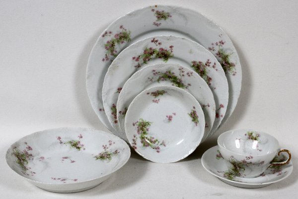 HAVILAND LIMOGES PORCELAIN DINNER SERVICE, 75: HAVILAND LIMOGES PORCELAIN DINNER SERVICE, 75 PCS:12 dinner plates, dia. 9 3/4"; 7 salad plates, dia. 8"; 12 bread & butter plates, dia. 6 1/4"; 10 cups & 12 saucers; 7 soup bowls, dia. 7 1/2", 6 frui
