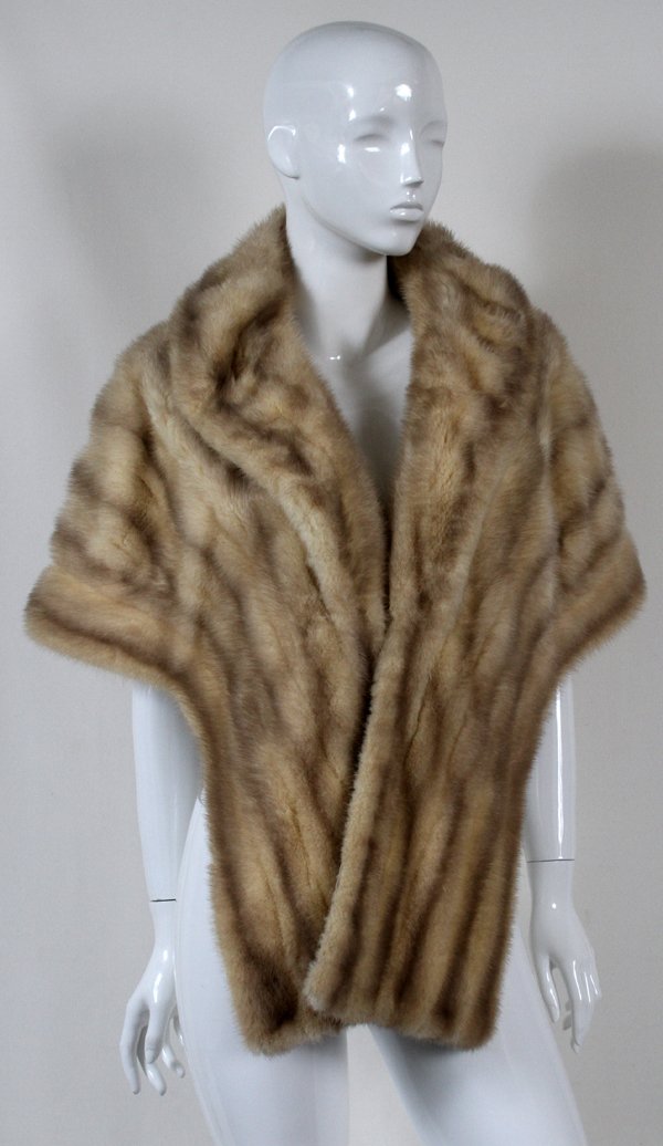MINK STOLE: MINK STOLE:Light color. Label: Furs by Robert.