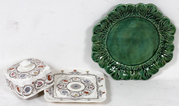 COPELAND SPODE 'FLORENCE' BUTTER DISH; A PLATE: COPELAND SPODE 'FLORENCE' BUTTER DISH, W 5 3/4", & MAJOLICA STYLE PLATE, DIA 8 1/2":Including 1 Copeland Spode square butter dish with cover, "Florence" pattern, and 1 green glazed pottery plate with 