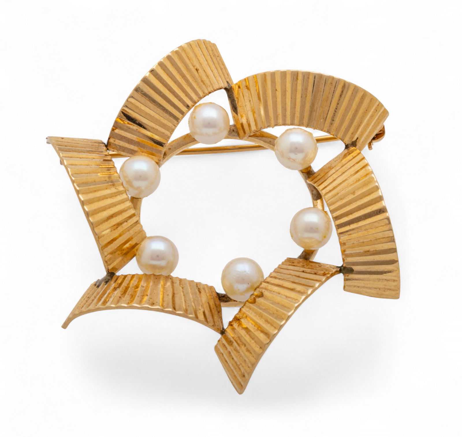 14Kt Yellow Gold Pinwheel Brooch with Pearls 1950, Dia. 1.6" 8.8 g 1 PC: 14Kt Yellow Gold Pinwheel Brooch with Pearls 1950, Dia. 1.6" 8.8 g 1 PC Impressed 14Kt. Six pearls. Provenance: Property from a Bloomfield Hills, MI private collector. Dimensions: Dia 1.6" 8.8