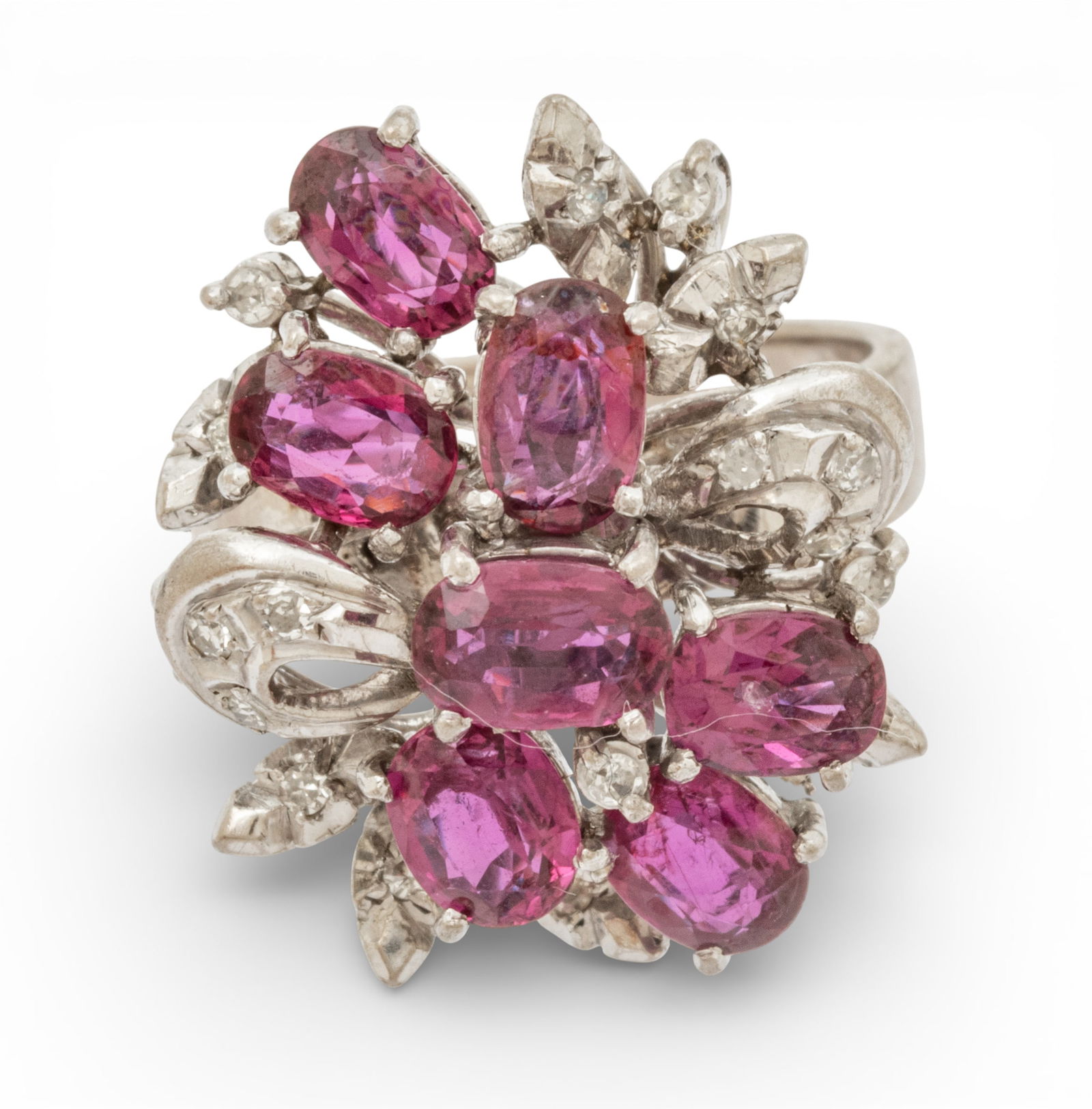 18Kt White Gold Ruby and Diamond Ring Size 6 1/2 1950, 8 g (1 of 6)