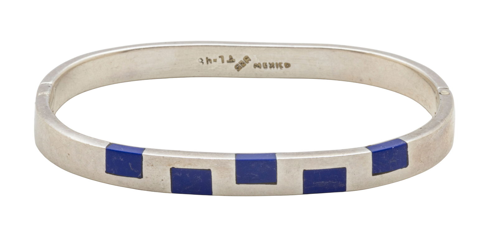 Mexico 925 Sterling Silver and Lapis Hinged Bangle Bracelet L 2.6" 27 g 1 PC: Mexico 925 Sterling Silver and Lapis Hinged Bangle Bracelet L 2.6" 27 g 1 PC Hand made: TL - 48. Five inset lapis lazuli blue stones. Provenance: Property from a Bloomfield Hills, MI private co