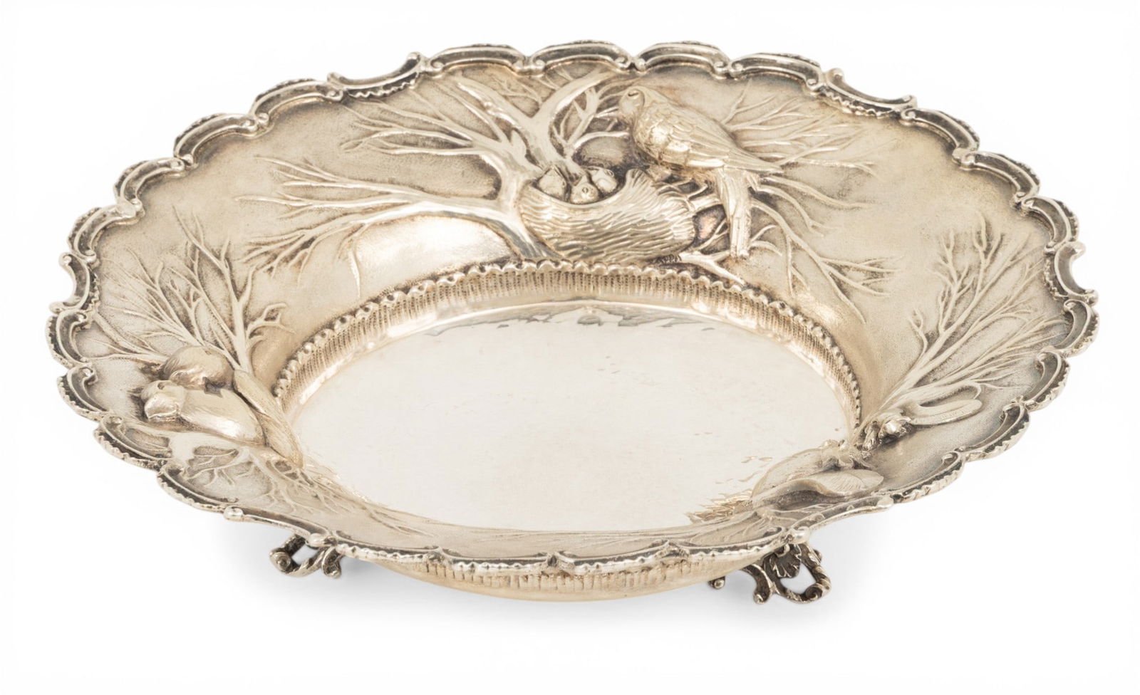 925 Sterling Silver Round Centerpiece, Squirrels, Birds & Mice in Relief 1900, H 2.5" Dia. 9.2" 10.6: 925 Sterling Silver Round Centerpiece, Squirrels, Birds & Mice in Relief 1900, H 2.5" Dia. 9.2" 10.6 t oz 1 PC Raised on three pierced feet. Border of tree limbs with animals in high relief. Squirrel