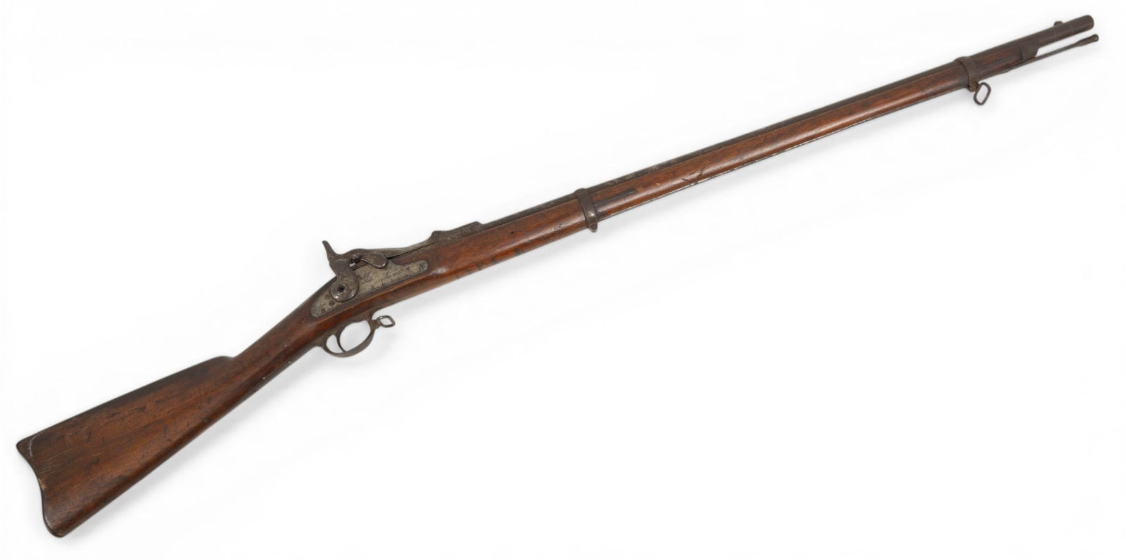 U.S. Springfield 1863/70 Trapdoor Conversion Rifle, .50-70, with Socket Bayonet, L 52": U.S. Springfield 1863/70 Trapdoor Conversion Rifle, .50-70, with Socket Bayonet, L 52" 32" cylindrical barrel, serial number of 23571. Matching serial number on the receiver. Breechblock marked 1870 a