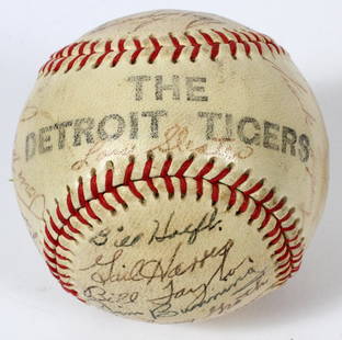 1958 DETROIT TIGER AUTOGRAPHED BASEBALL: 1958 DETROIT TIGER AUTOGRAPHED BASEBALL:Signatures include: Hank Aguirre, Jim Bunning, Paul Foytack, Billy Hoeft, Frank Lary, Mickey McDermott, Tom Morgan, Bob Shaw, Lou Sleater, Tim Thompson, Red Wil