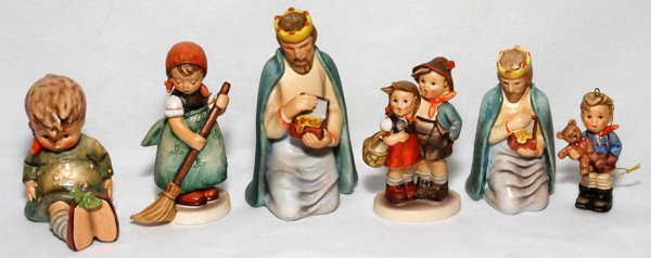 HUMMEL FIGURINE 6 PCS., H 4" - 5 1/4": HUMMEL FIGURINE 6 PCS., H 4" - 5 1/4":includes: 'Little Sweeper', #171; Nativity kneeling King from larger #214 set and one kneeling King from smaller #214 nativity set;, 'Christmas Gift', ornament, #