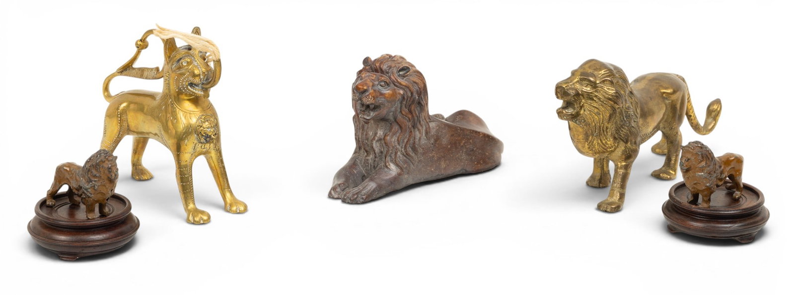 Group of Five Models of Lions 7 PCS (1 of 4)