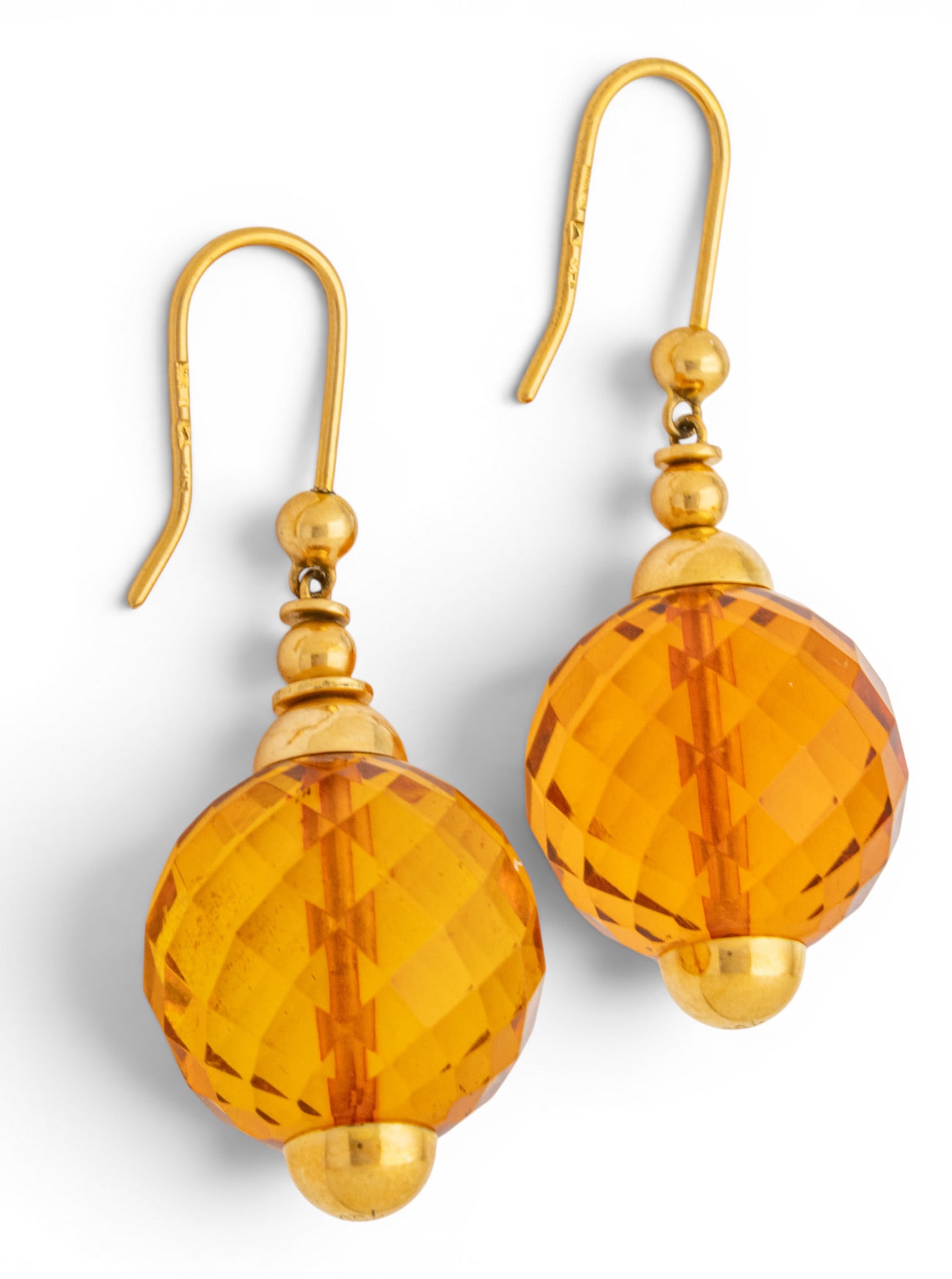 18k Yellow Gold and Amber Bead Dangle Earrings H 2" 12.3 g 1 PAIR: 18k Yellow Gold and Amber Bead Dangle Earrings H 2" 12.3 g 1 PAIR A pair of amber bead dangle earrings set in 18k yellow gold with shepherd's hook mounts. Marked 750 with unknown hallmark to hook back